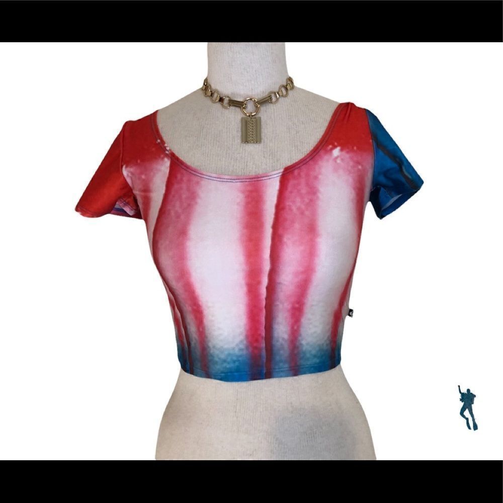 Little Cropped, cap sleeve Red White & Blue top water colors